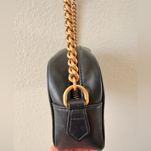 Gucci GG Marmont Mini Crossbody Bag in Black Chevron Leather & Gold Hardware - Picture 5 of 9